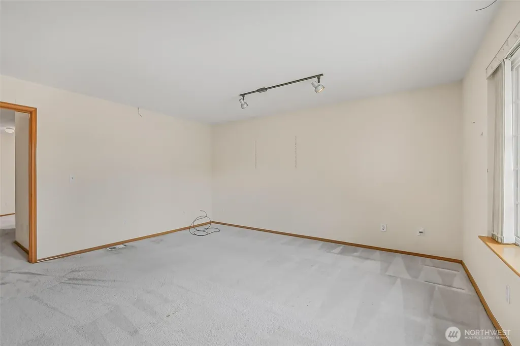 19810 11th Street E Lake Tapps WA 98391