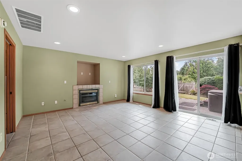 19810 11th Street E Lake Tapps WA 98391