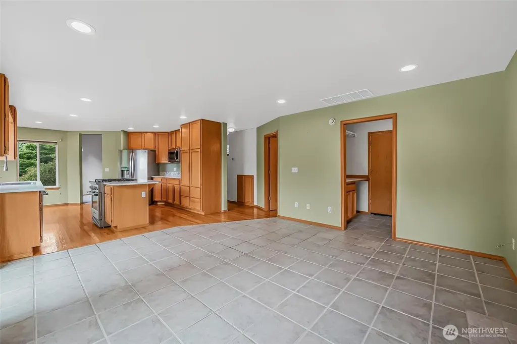 19810 11th Street E Lake Tapps WA 98391