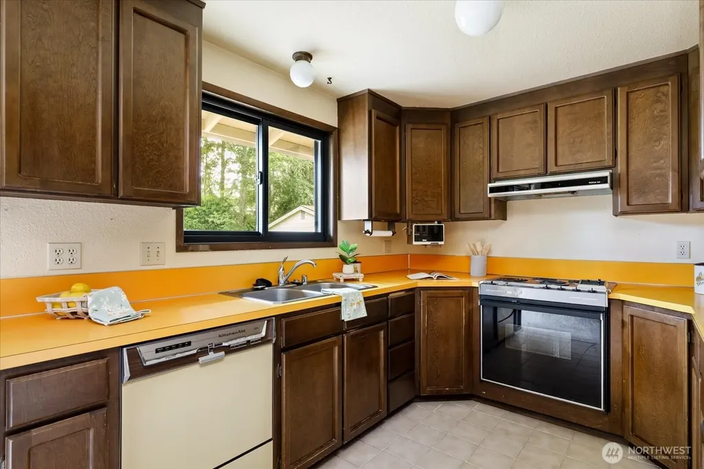 2047 Pine Wood Way Oak Harbor WA 98277