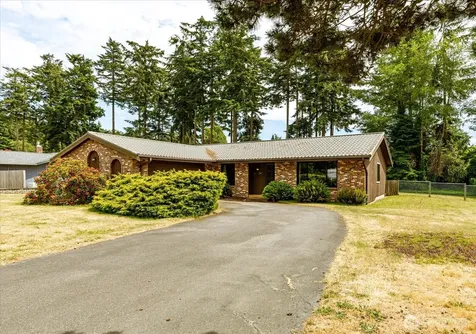 2047 Pine Wood Way Oak Harbor WA 98277