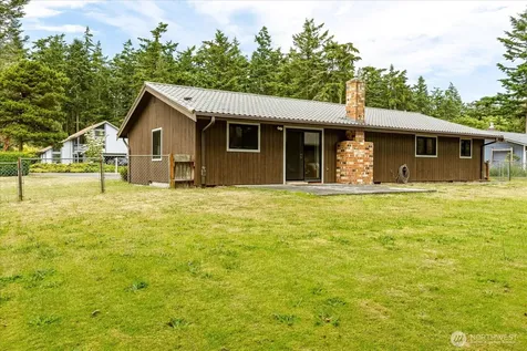 2047 Pine Wood Way Oak Harbor WA 98277