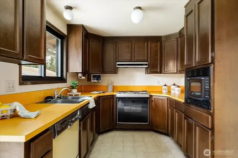 2047 Pine Wood Way Oak Harbor WA 98277