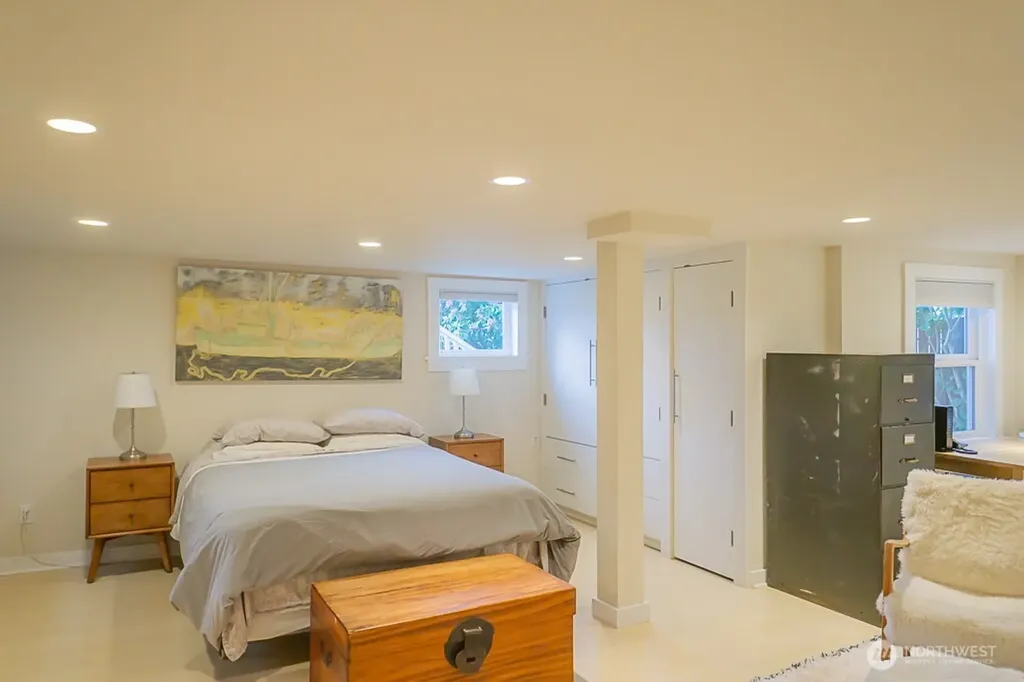 1557 Madrona Drive Seattle WA 98122