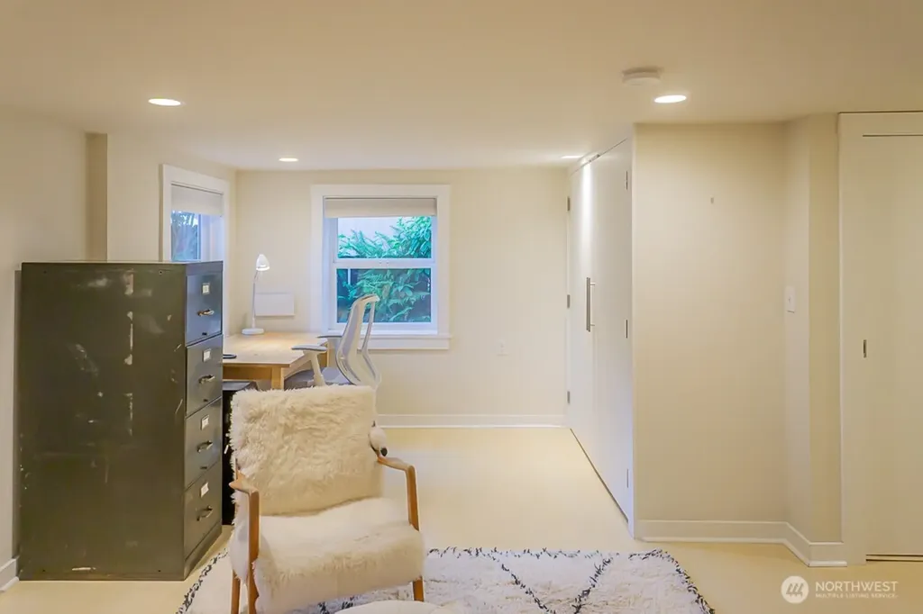1557 Madrona Drive Seattle WA 98122
