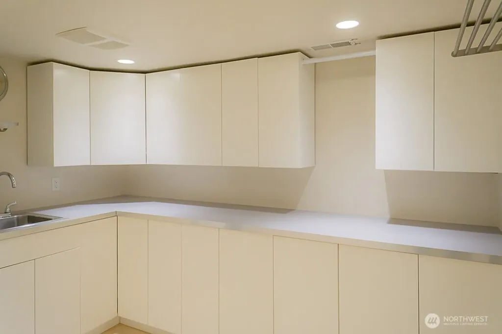 1557 Madrona Drive Seattle WA 98122