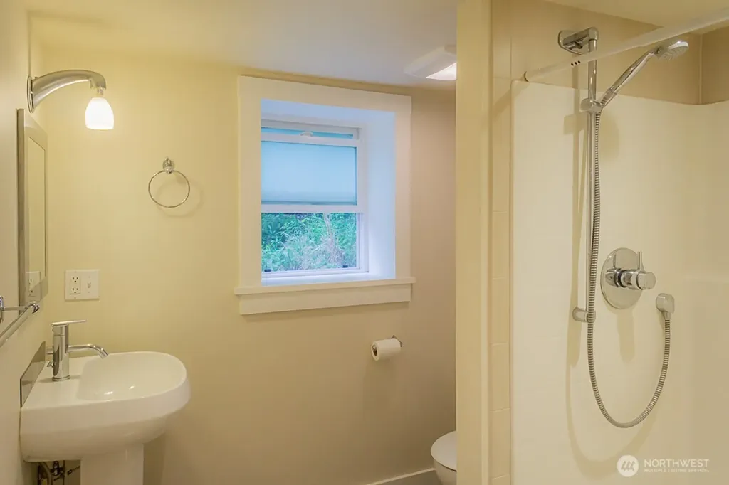 1557 Madrona Drive Seattle WA 98122