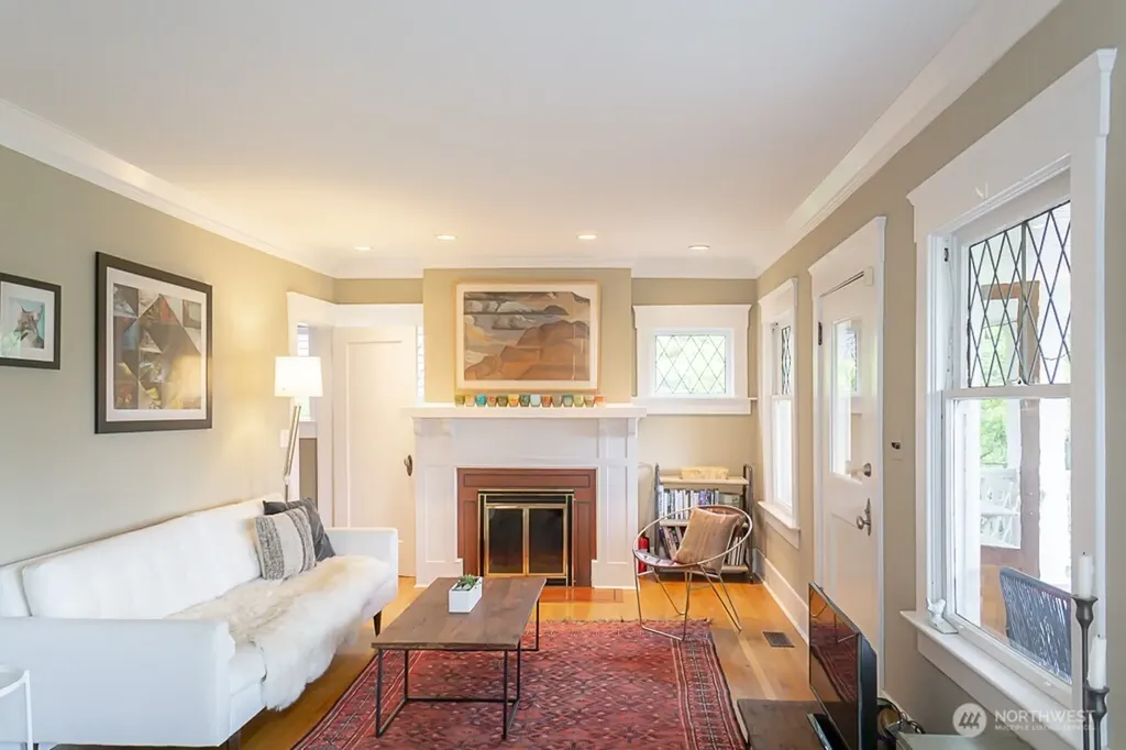 1557 Madrona Drive Seattle WA 98122