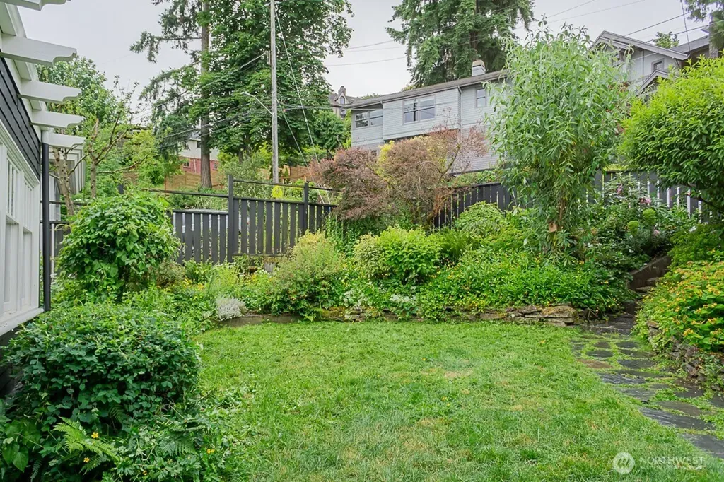 1557 Madrona Drive Seattle WA 98122