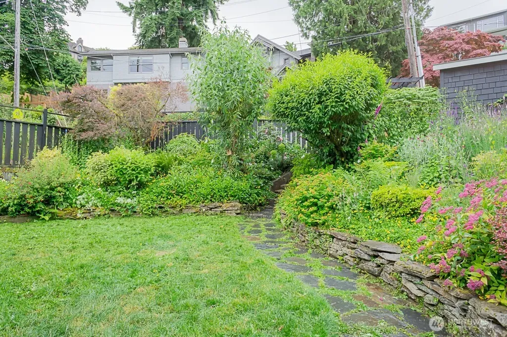 1557 Madrona Drive Seattle WA 98122