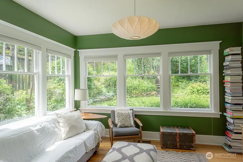 1557 Madrona Drive Seattle WA 98122