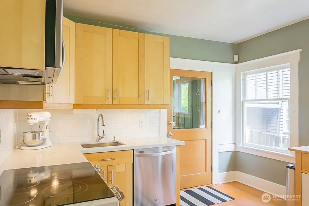 1557 Madrona Drive Seattle WA 98122