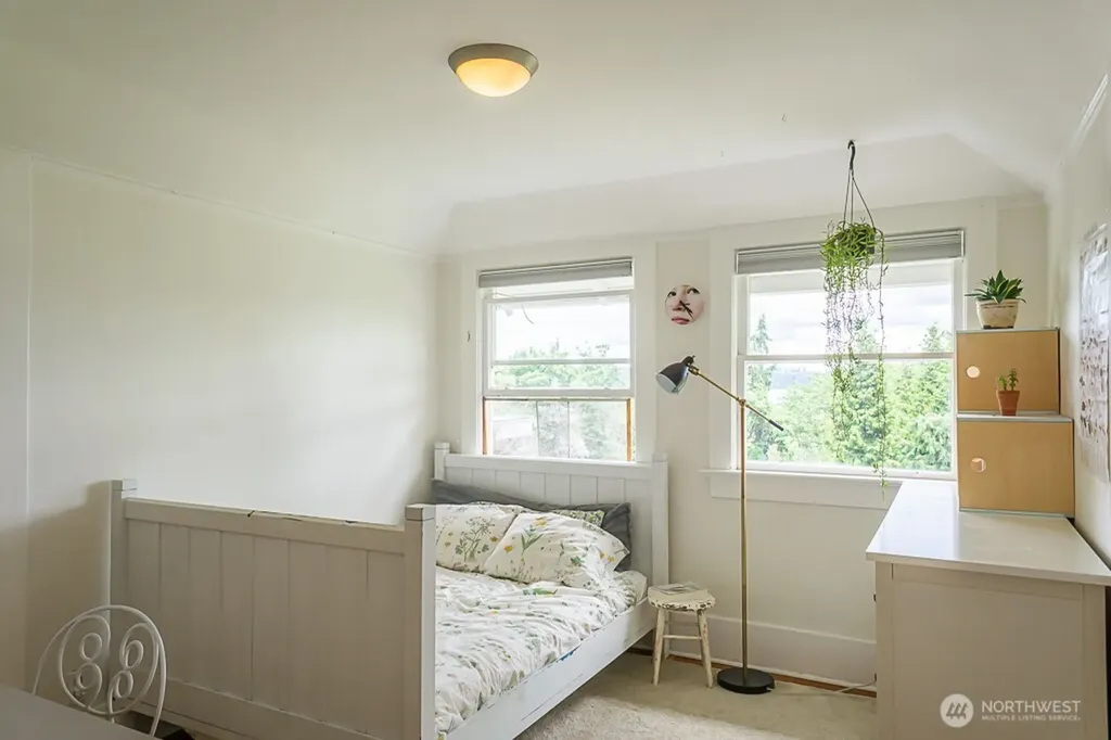 1557 Madrona Drive Seattle WA 98122