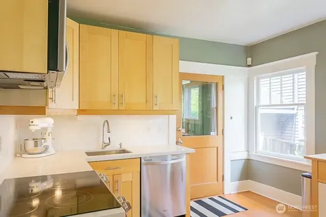 1557 Madrona Drive Seattle WA 98122