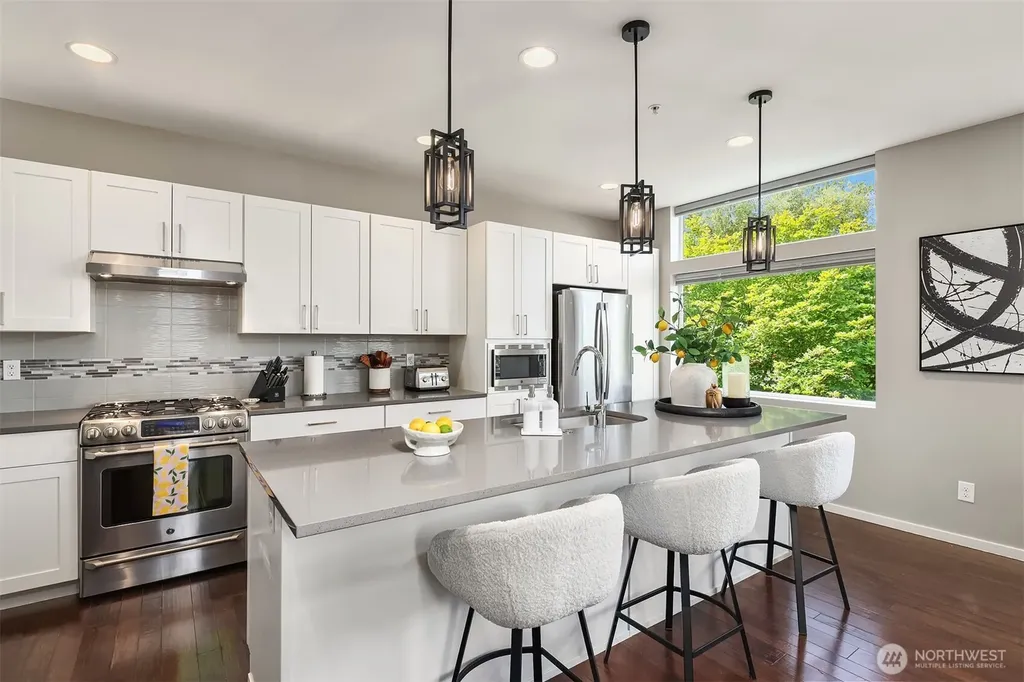 8765 15th Avenue NW Seattle WA 98117