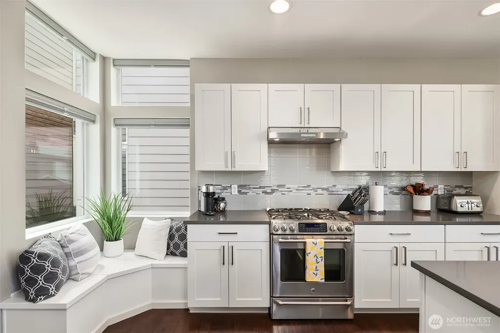 8765 15th Avenue NW Seattle WA 98117