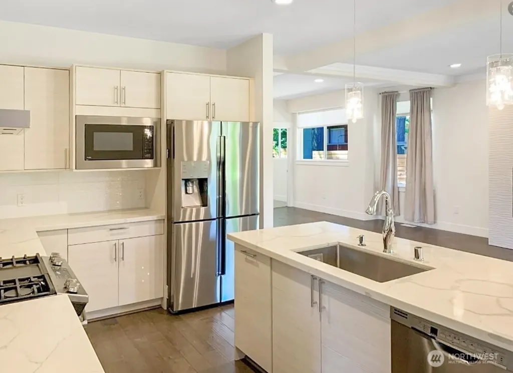 707 Newport Court NE Renton WA 98056