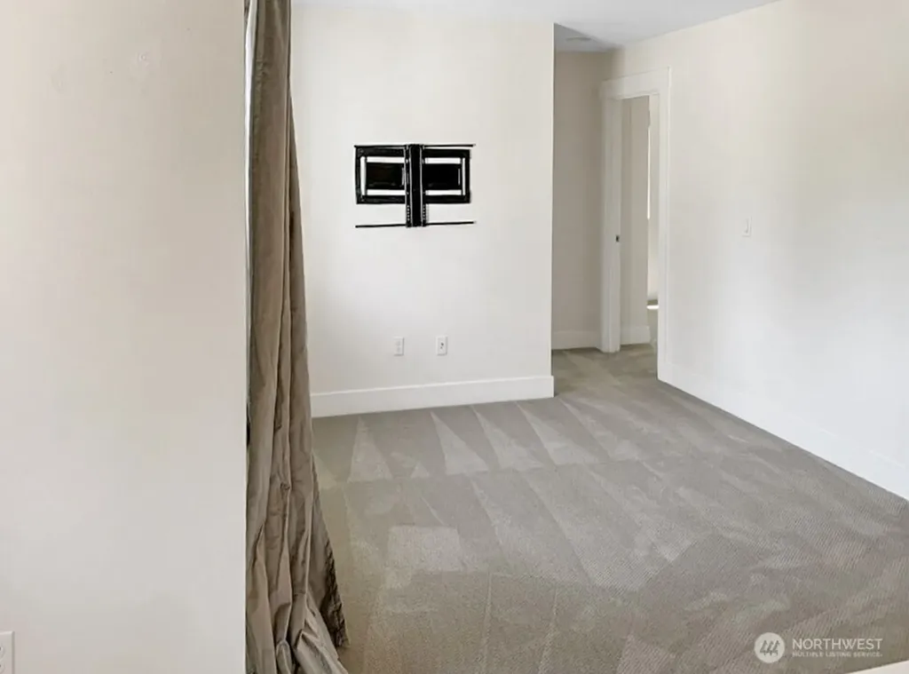 707 Newport Court NE Renton WA 98056