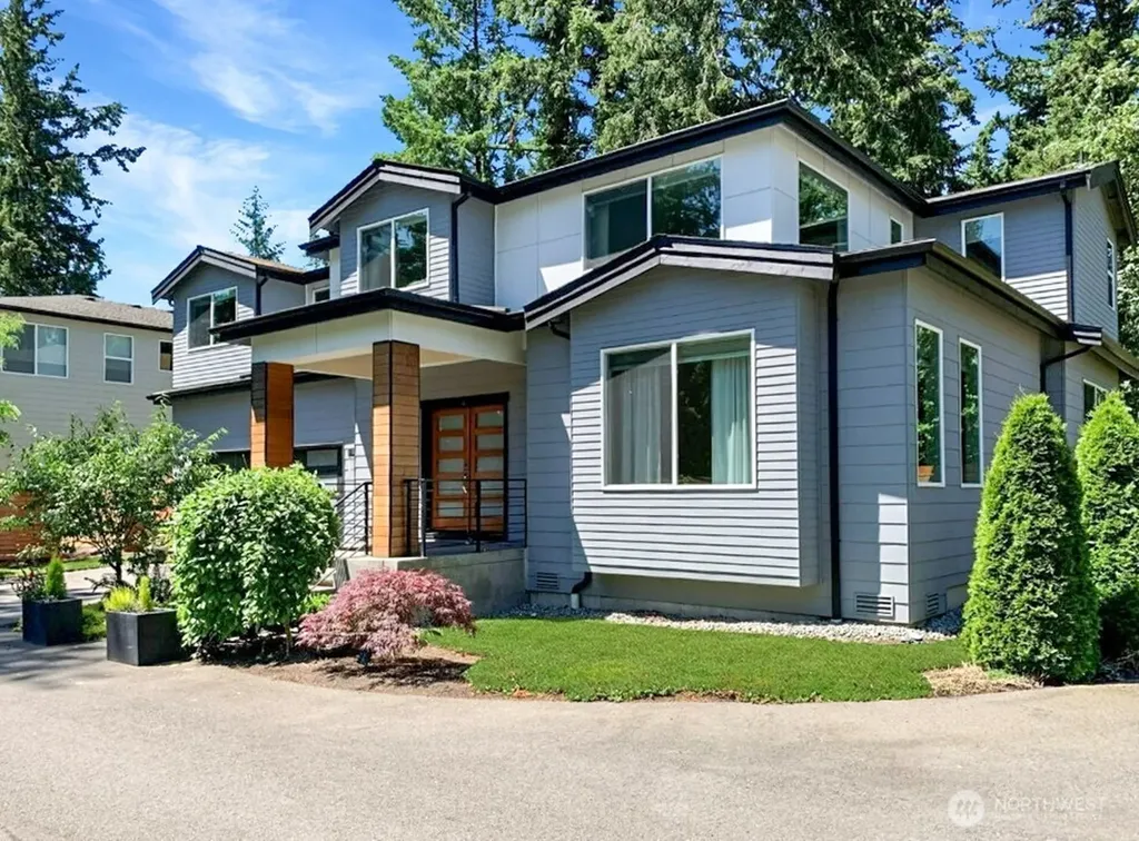 707 Newport Court NE Renton WA 98056