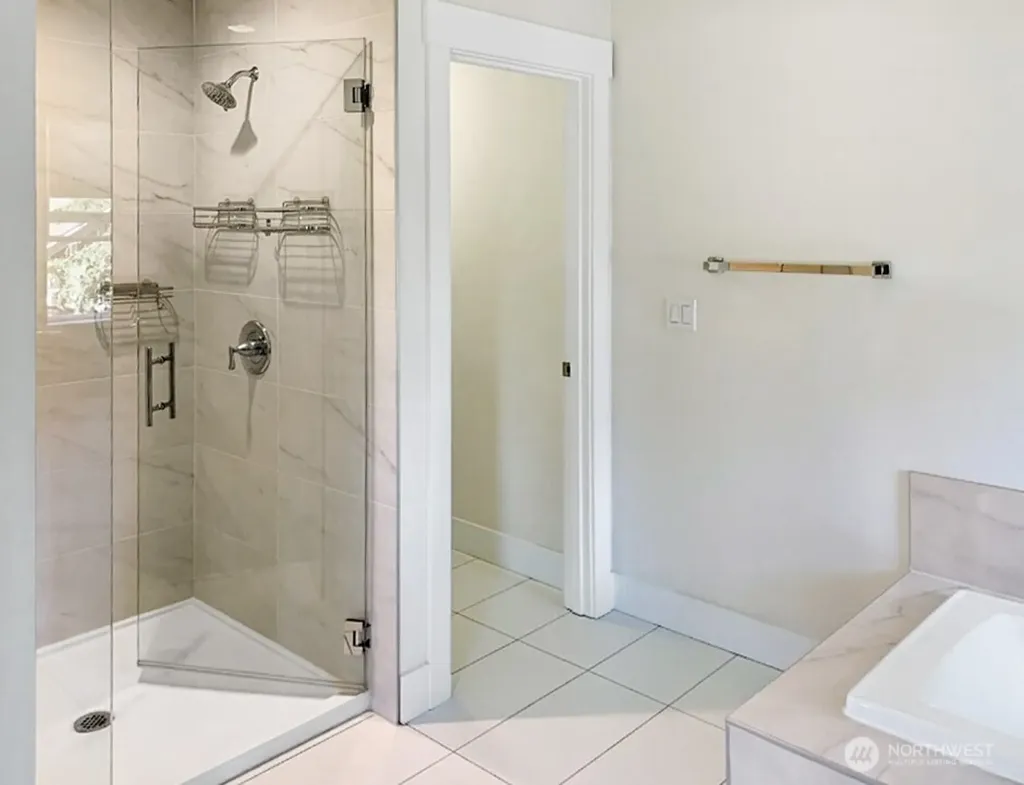 707 Newport Court NE Renton WA 98056