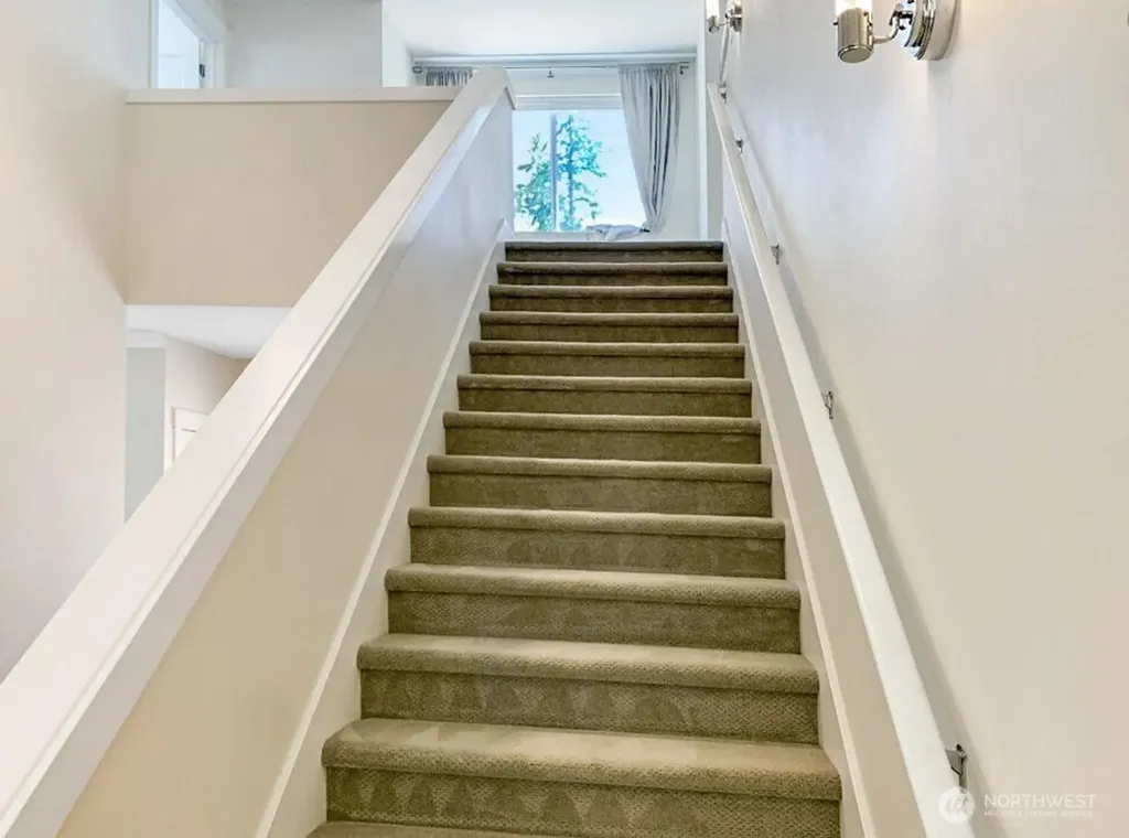 707 Newport Court NE Renton WA 98056