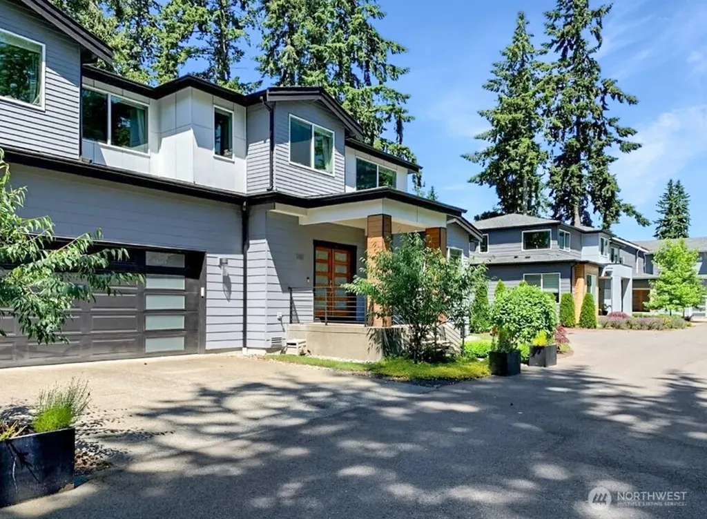 707 Newport Court NE Renton WA 98056