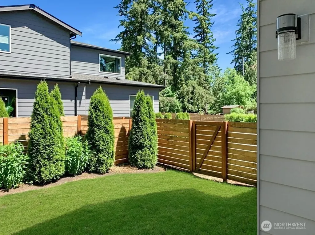707 Newport Court NE Renton WA 98056