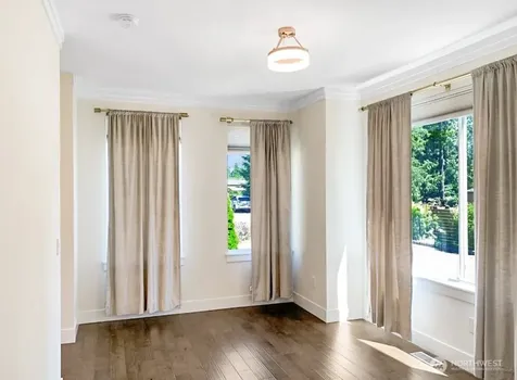 707 Newport Court NE Renton WA 98056