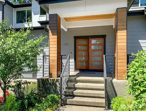 707 Newport Court NE Renton WA 98056