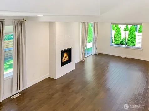 707 Newport Court NE Renton WA 98056