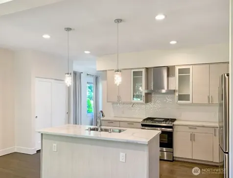 707 Newport Court NE Renton WA 98056