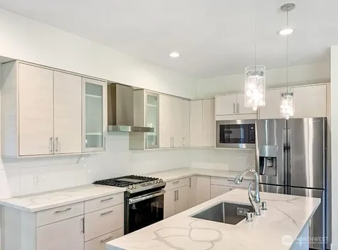 707 Newport Court NE Renton WA 98056
