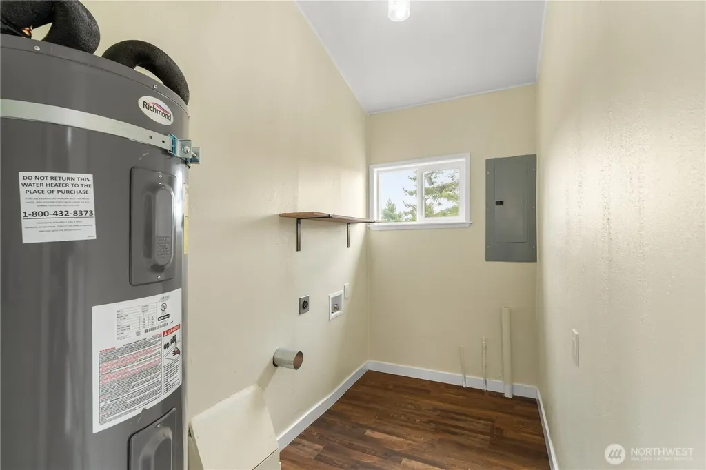 328 Ensign Avenue NW Ocean Shores WA 98569