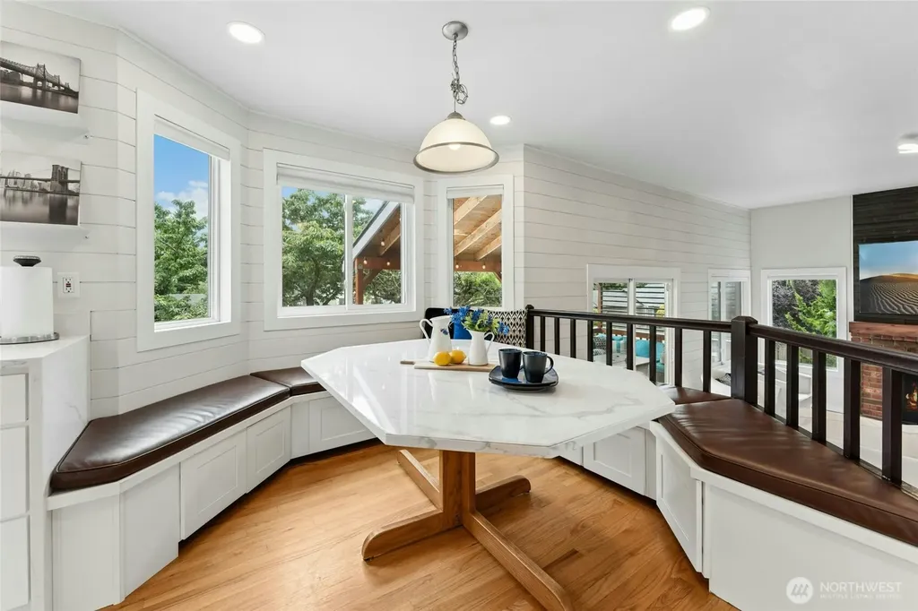 15604 111th Avenue NE Bothell WA 98011