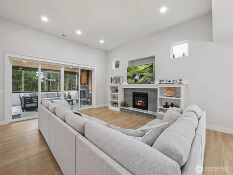 917 Tiedman Road NW Lakebay WA 98349