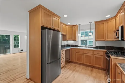 910 N 74th Street Seattle WA 98103