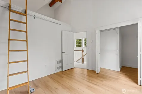 910 N 74th Street Seattle WA 98103