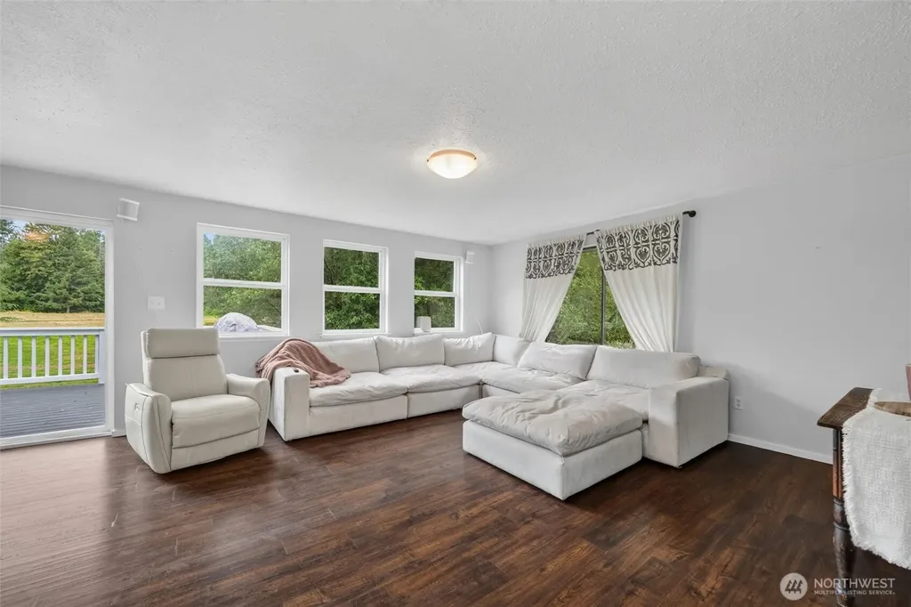 5917 306th Street NW Stanwood WA 98292