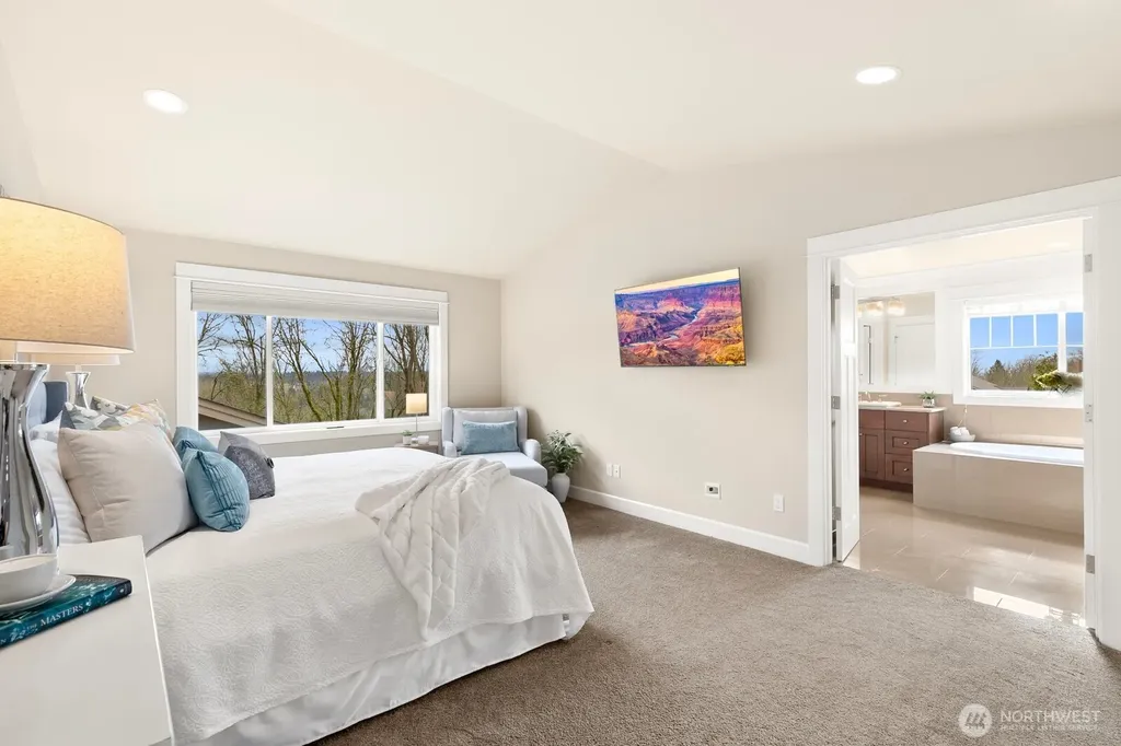 9026 NE 127th Place Kirkland WA 98034