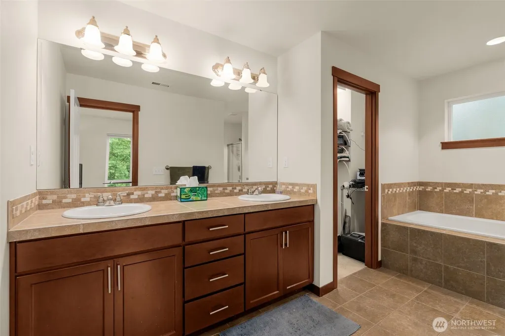 19036 18th Avenue NE Shoreline WA 98155
