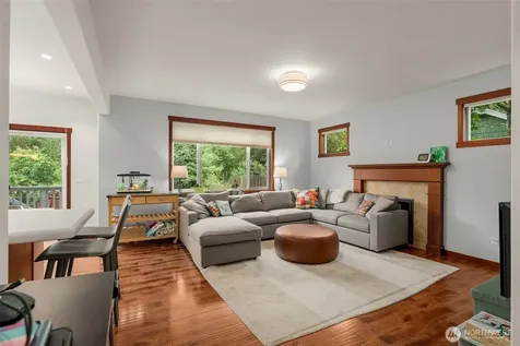 19036 18th Avenue NE Shoreline WA 98155