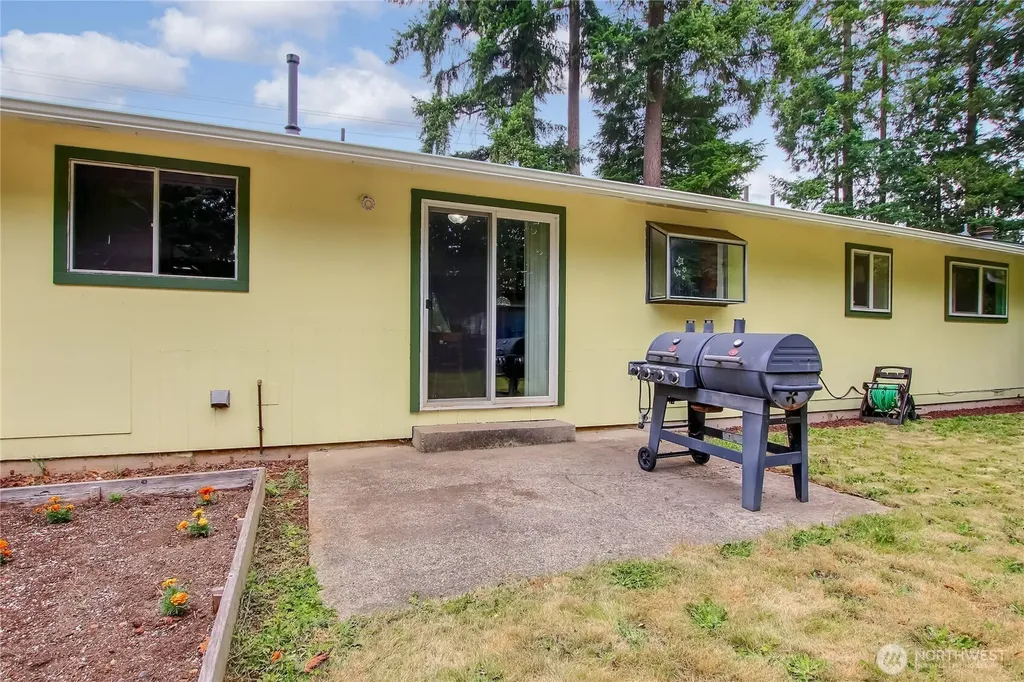 18233 SE 262nd Place Covington WA 98042