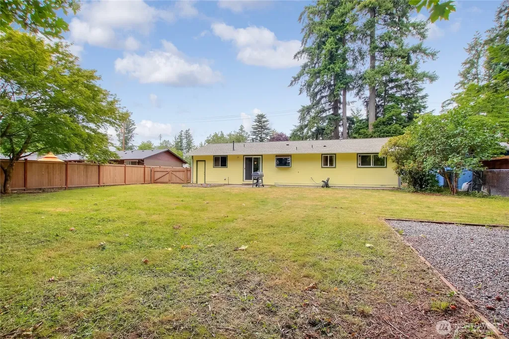 18233 SE 262nd Place Covington WA 98042