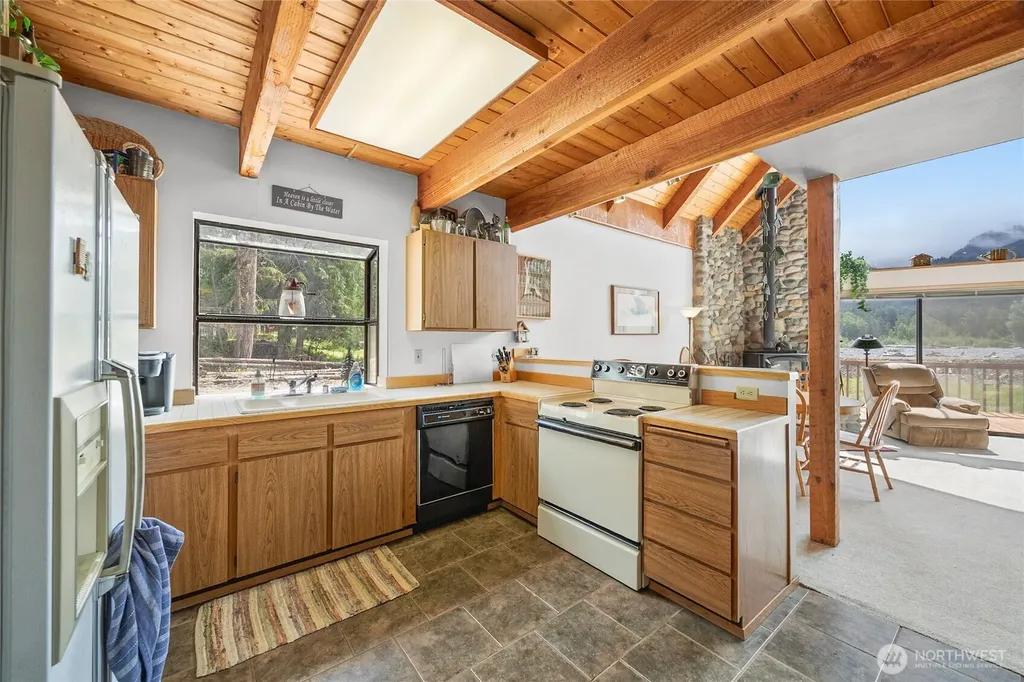 102 Maple Place Packwood WA 98361