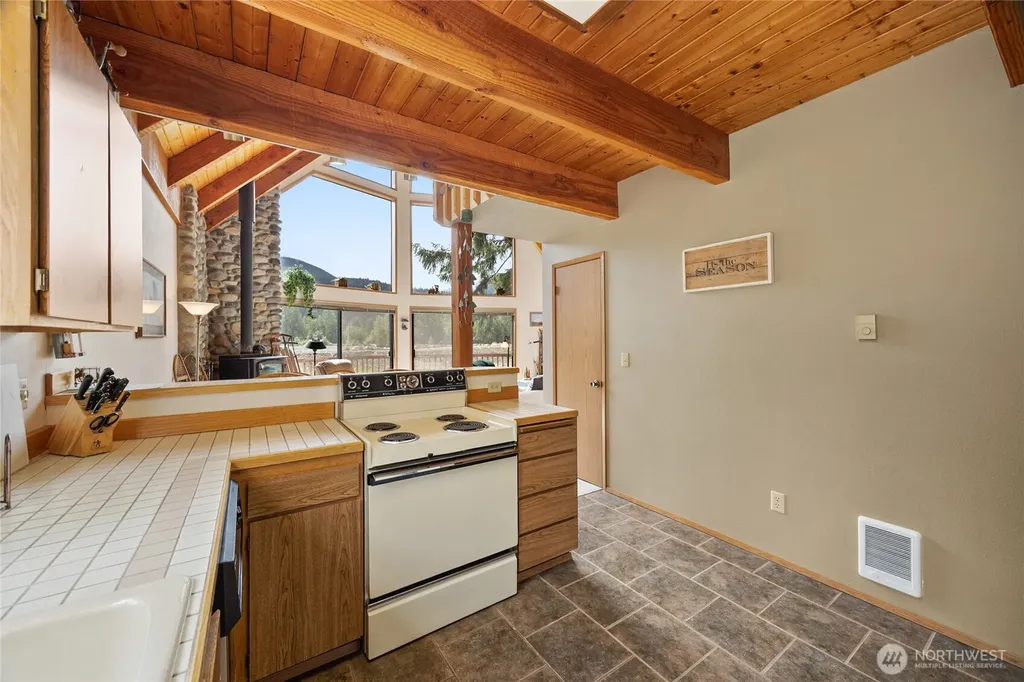 102 Maple Place Packwood WA 98361