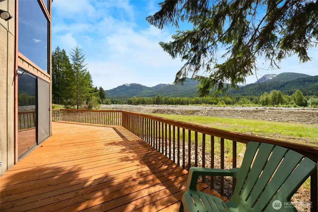 102 Maple Place Packwood WA 98361