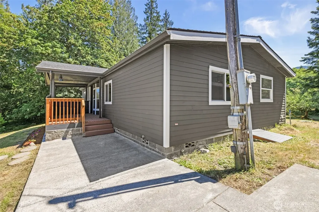 1806 Monroe Road Port Angeles WA 98362