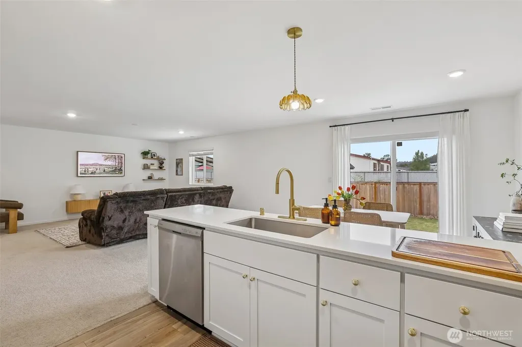 2027 Henderson Way Longview WA 98632