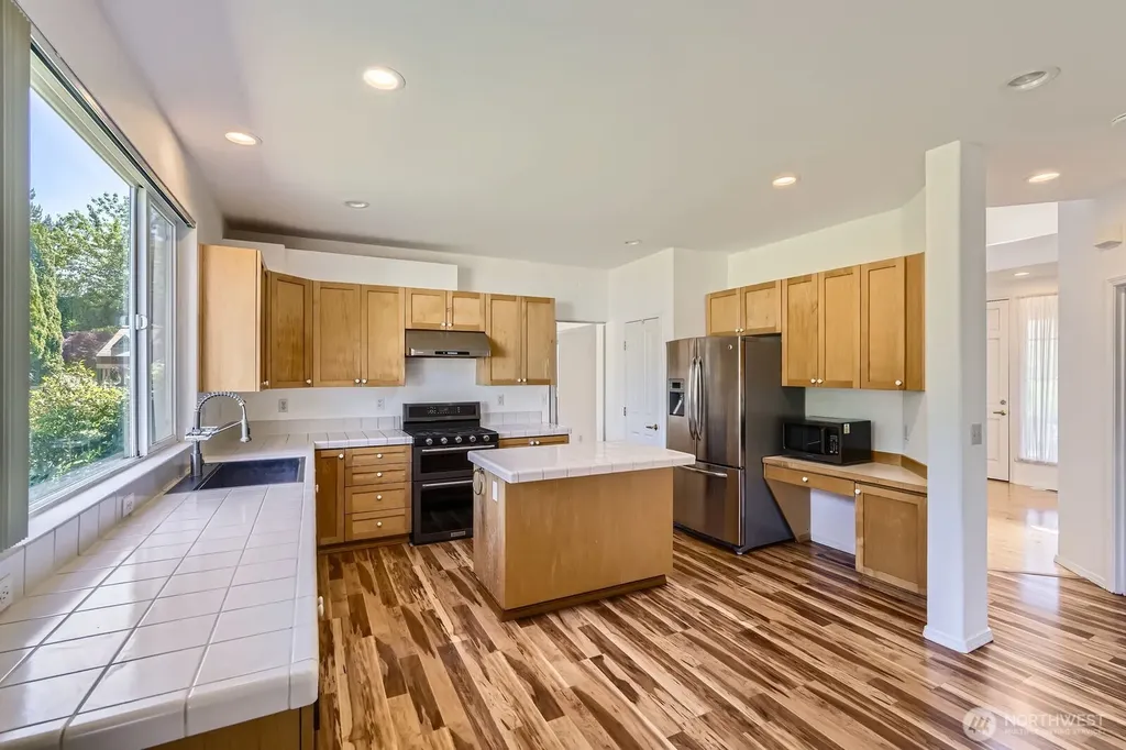 24036 SE 10th Court Sammamish WA 98075