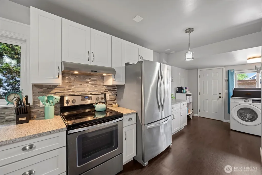 1925 Rainier Avenue Everett WA 98201